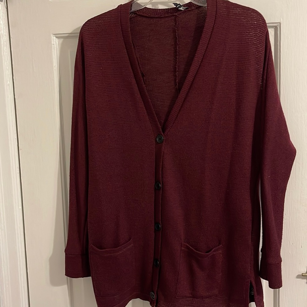 American Eagle cardigan, size small! Open to any offer 🌟